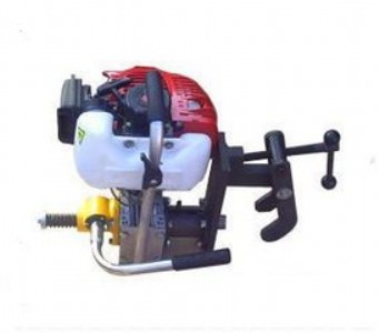 NLQ-51型內(nèi)燃軌枕螺栓鉆取機(jī)拔錨作業(yè)