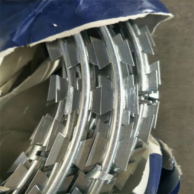 河北不銹鋼刀片滾籠廠家廣西不銹鋼刺網(wǎng)南寧機場圍界安全防御網(wǎng)