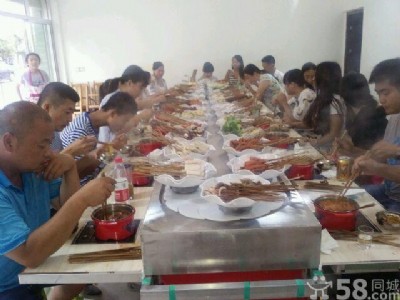 如何做到旋轉(zhuǎn)小火鍋店只賺不虧損一套好的回轉(zhuǎn)火鍋設(shè)備