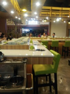 大同吧臺(tái)式小火鍋轉(zhuǎn)轉(zhuǎn)設(shè)備廠家強(qiáng)力推薦